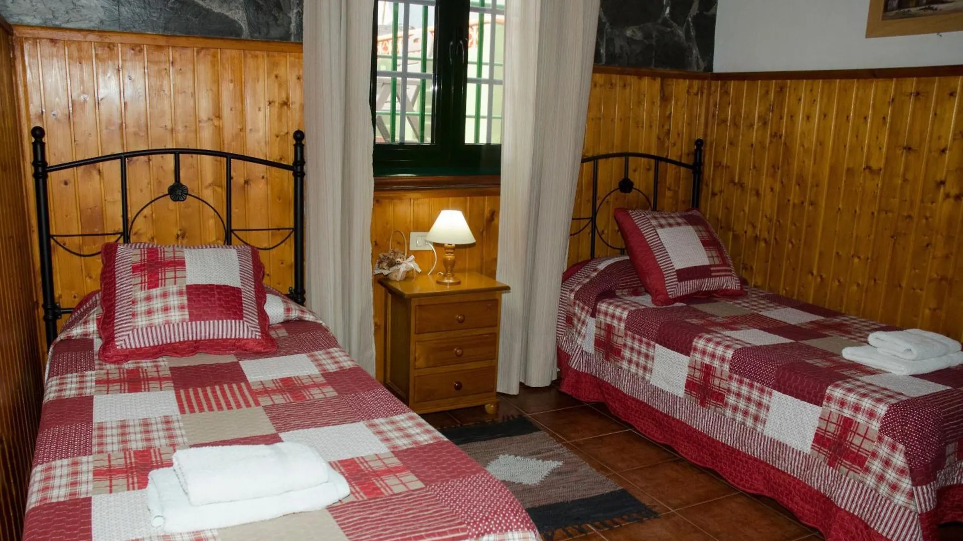 Ferienhaus In Hermigua Mit Moeblierter Terrasse